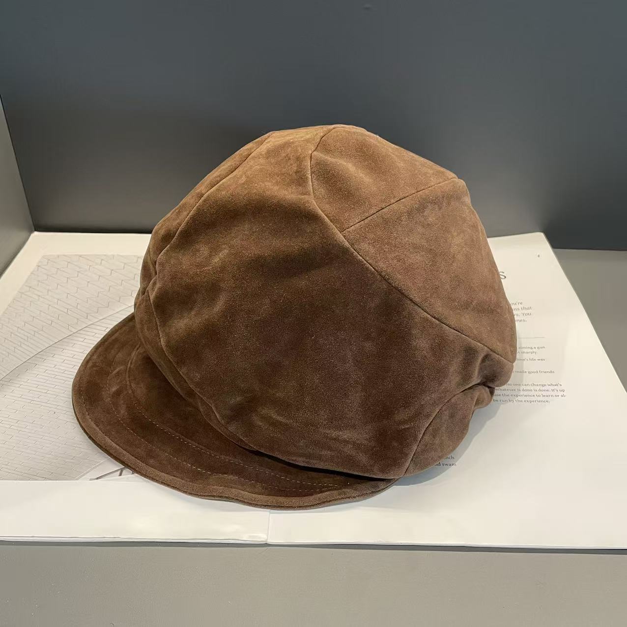 

Высококачественные замшевые плиссированные шляпы-ракушки для осени и зимы Нишевая уличная мода Художественные и ретро восьмиугольные кепки газетчика M（56-58cm）