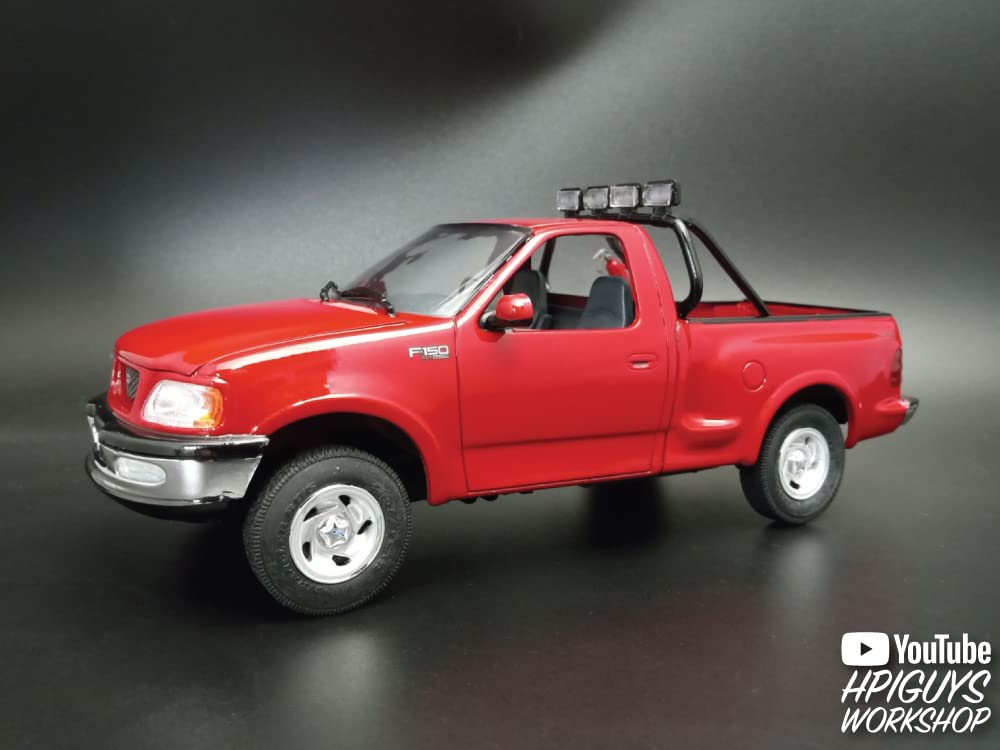 Plastikový model Fordu Pickup z roku 1997, AMT 1367, vůz F-150 4×4 v měřítku 1:25.