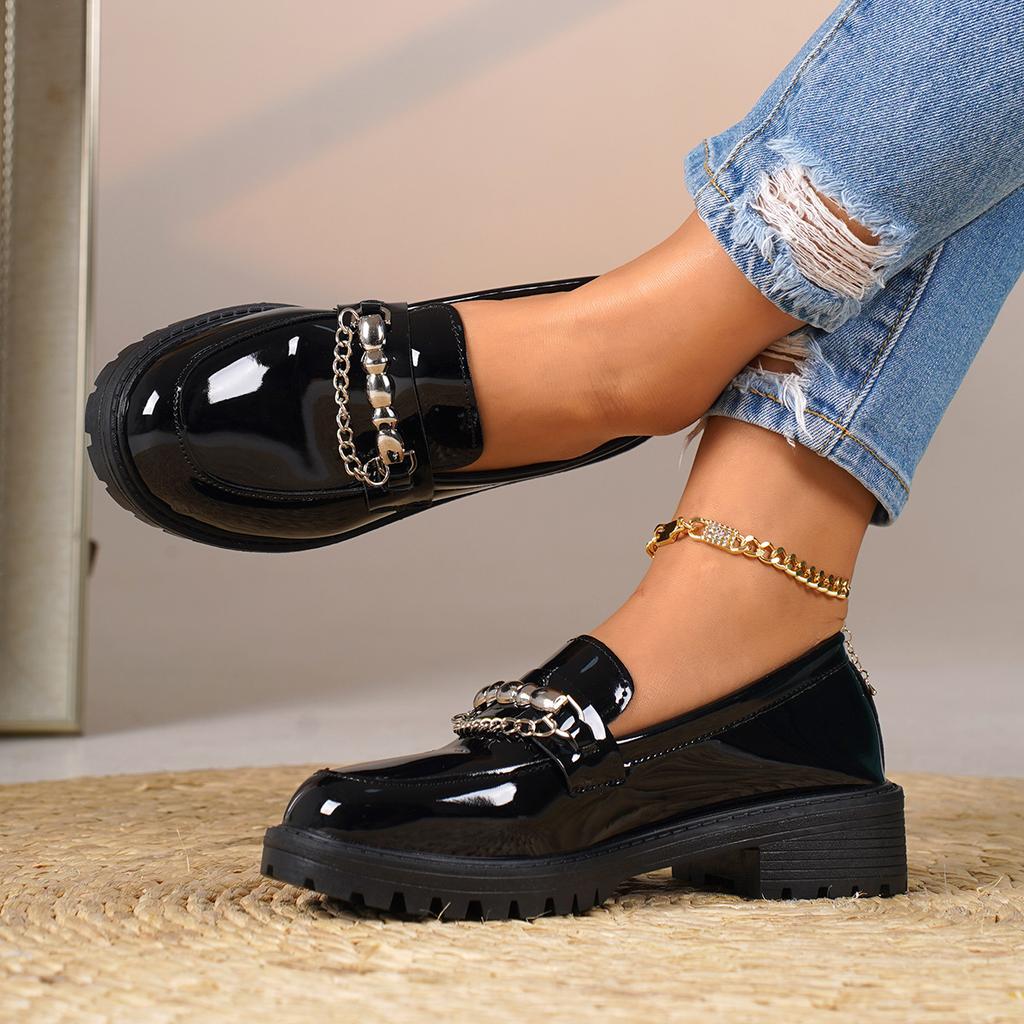 Black loafers women's 2025 new platform chain single shoes, black British style small leather shoes are in stock.