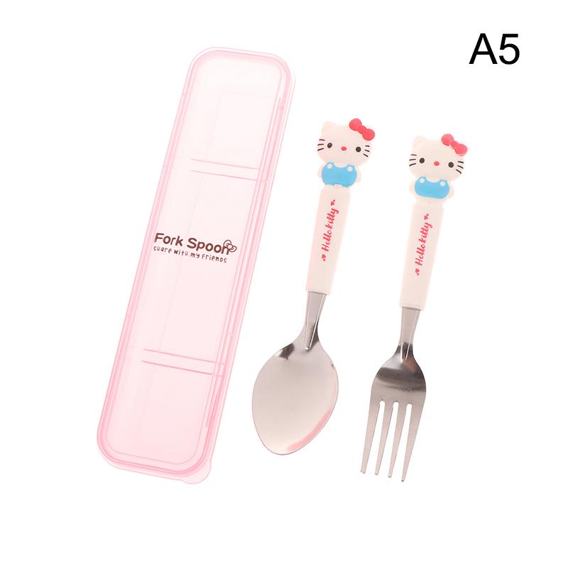 

Милый мультяшный аниме набор детской посуды из нержавеющей стали: забавная ложка, вилка, портативный набор столовой посуды для студентов и офисных работников, кухонная посуда