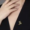 The Qingzhi Brooch Features A Refined and Elegant Enamel Leaf Brooch with A Unique Design Sense