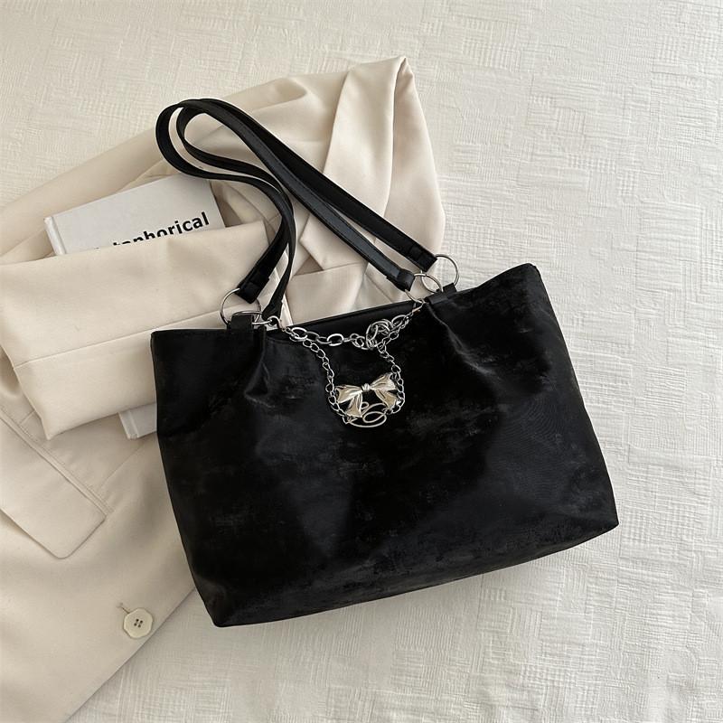 

Stylish Large Tote Bag For Women With Minimalist Design Soft Pu Material And Chic Casual Look чёрный