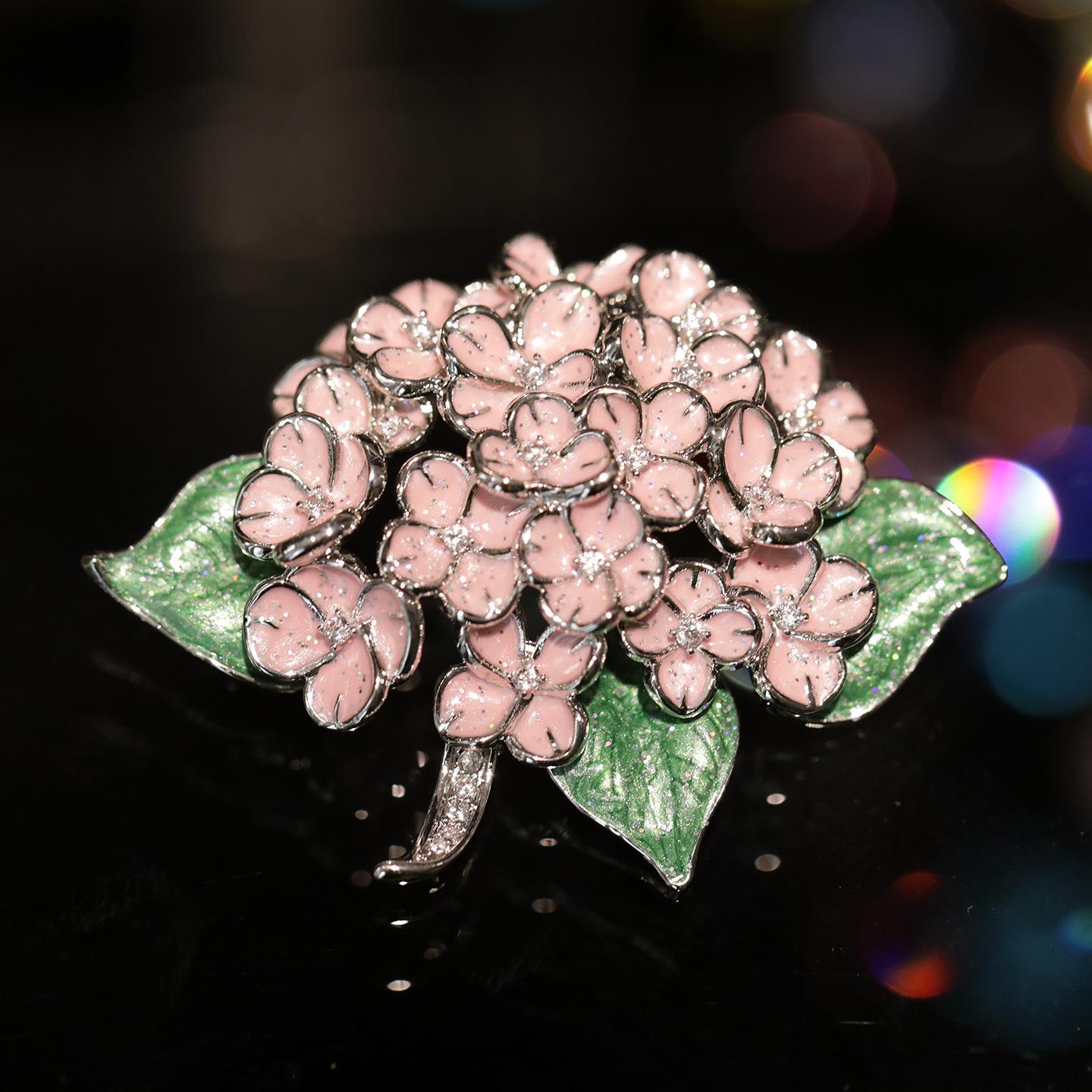 Romantic Hydrangea Embroidery Brooch: Exquisite Three-Dimensional Floral Accessory
