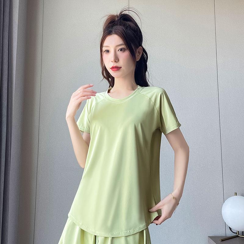 

2025 Plus Size Women s Summer Running Set: Loose Quick-Dry T-Shirt & Shorts L