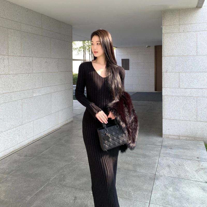 Autumn Women's New Atmosphere, Super Good-looking Outfit, Long-sleeved Knitted Dress Inside