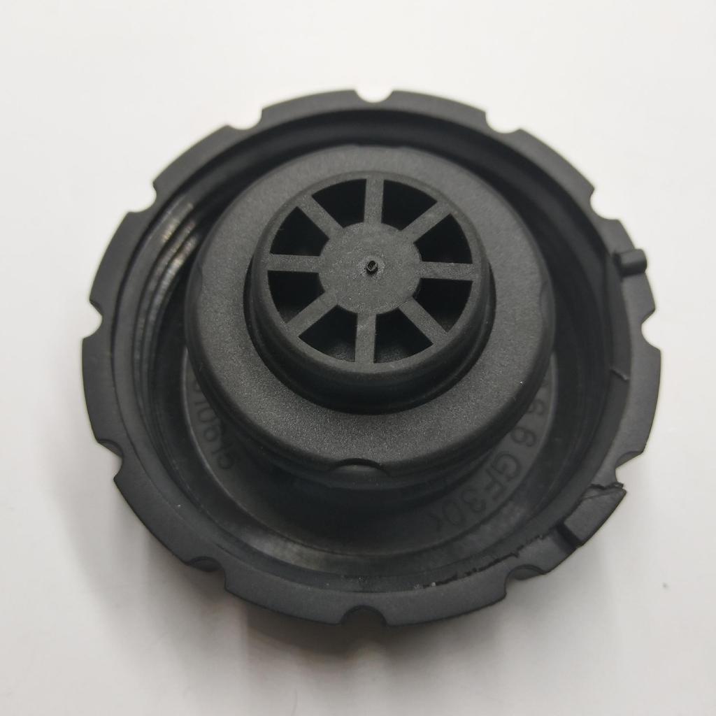 Radiator/Expansion Tank Cap for Mercedes-Benz W202, C208, and W221 - Part Number: 2105010615.