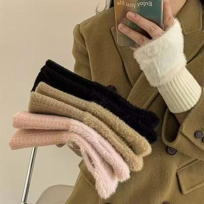 1 Pair  Fleece Soft Winter Half Finger Gloves Women Warm Luxury Solid White Plush Knitted Fingerless Gloves Wrist Mittens Writtingc