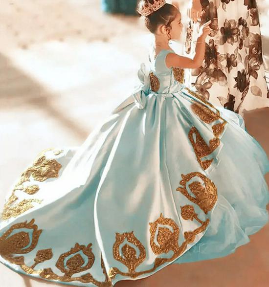 Kinder Goldenes Besticktes Satin- und Tüll-Auftrittskleid mit Schleife und Schleppe