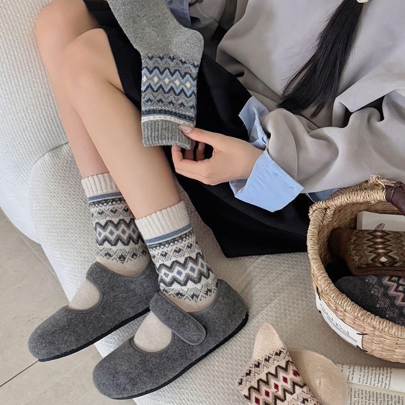 Fair Island Vintage Wool Socks, Women's Mid-calf Socks, Thickened and Warm Pile Socks for Autumn and Winter, Long Calf Socks