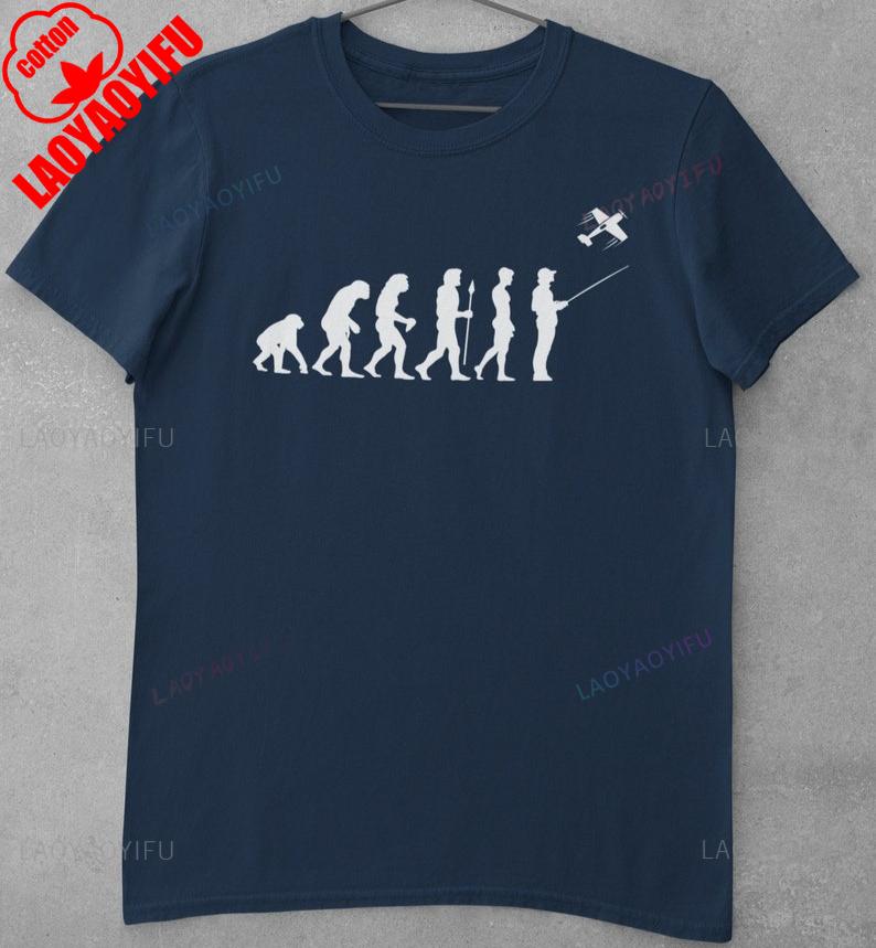 Эволюция футболки с радиоуправляемым самолетом: от обезьяны через доисторического человека к современному человеку, управляющему радиоуправляемым самолетом. Хлопковые футболки S