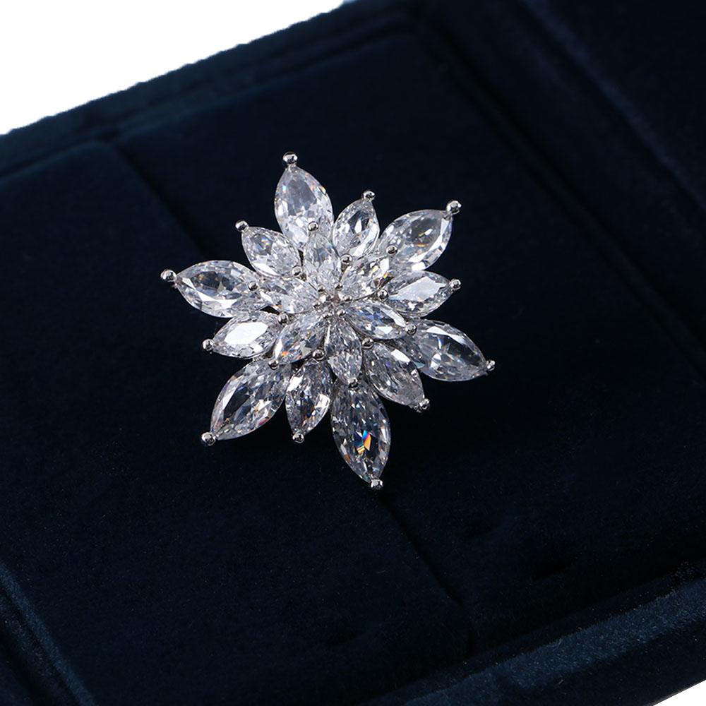 Christmas Snowflake Rhinestone Women Brooch Pins Fashion Accessories Zircon Brooches Women Jewelry