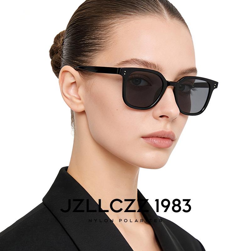 High-End Retro Square Frame Polarized Sunglasses - UV Protection for Men & Women