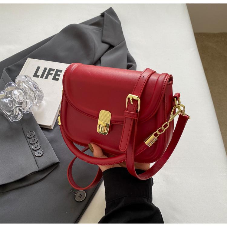 

2025 Korean version of the new women s small bag, new fashion messenger bag, popular women s shoulder armpit small square bag бордовий