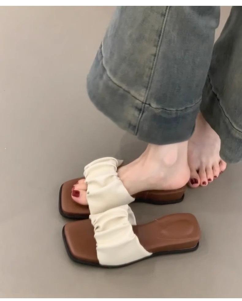 Summer foreign French wear cloud 2025 new with skirt pleated thick bottom one-word slippers women gentle cool slippers women