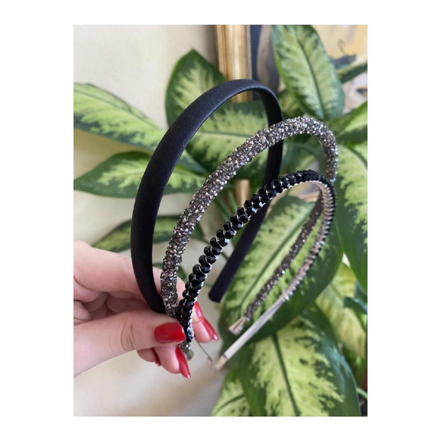 

Собранный, сверкающий, комплект жемчужной короны