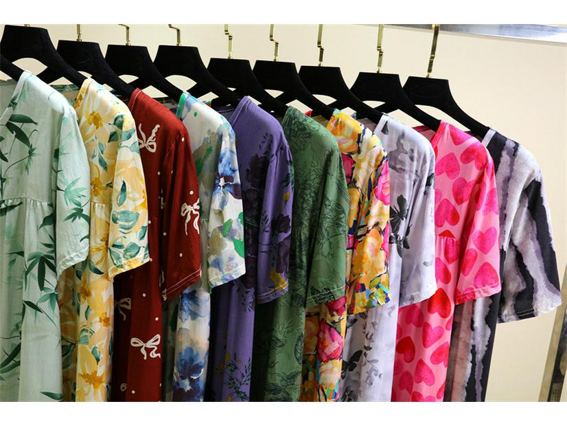 2025 Women's Summer Floral Cotton & Silk Dress - Slimming French Style with Pleated Rayon & Short Sleeves