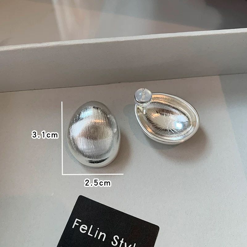 

Needle European and American Exaggerated Metal Earrings for Women, Spring/Summer 2026 New Style, High-End Light Luxury Gold-Tone Elegant Stud Earrings Silver Small