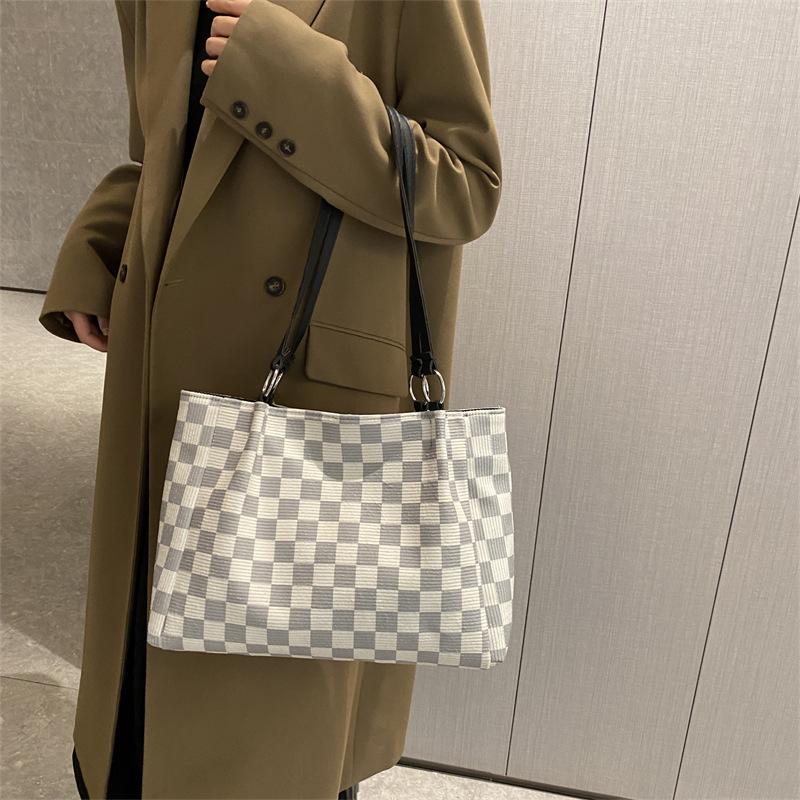Spring Large Capacity Crossbody Bag New Style Checkerboard Tote Bag Women's Handbag One Shoulder Crossbody Bag