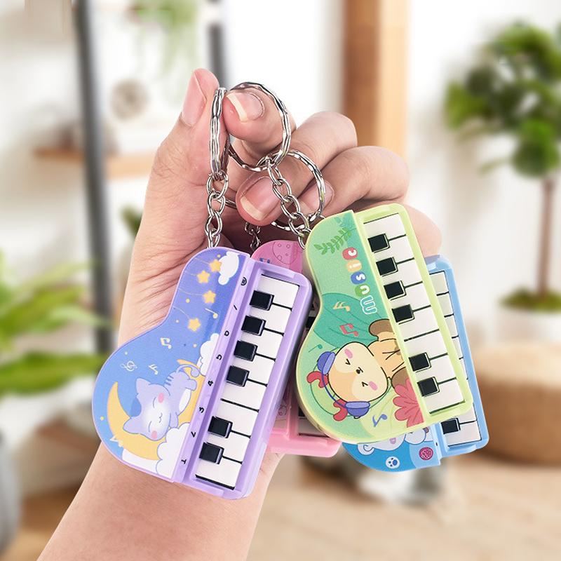 Chaveiro Mini Piano de Mesa Fofa Máquina de Jogo Musical Pingente Colorido para Bolsa Brinquedo Educativo Infantil Presente de Páscoa