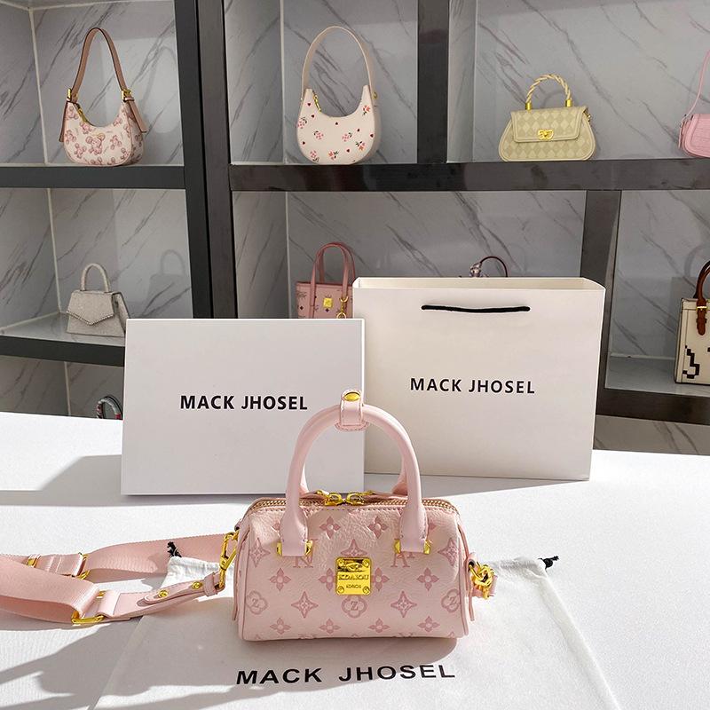 Fashionable and Popular Embossed Boston Bag, High-end Pink Hand-held Pillow