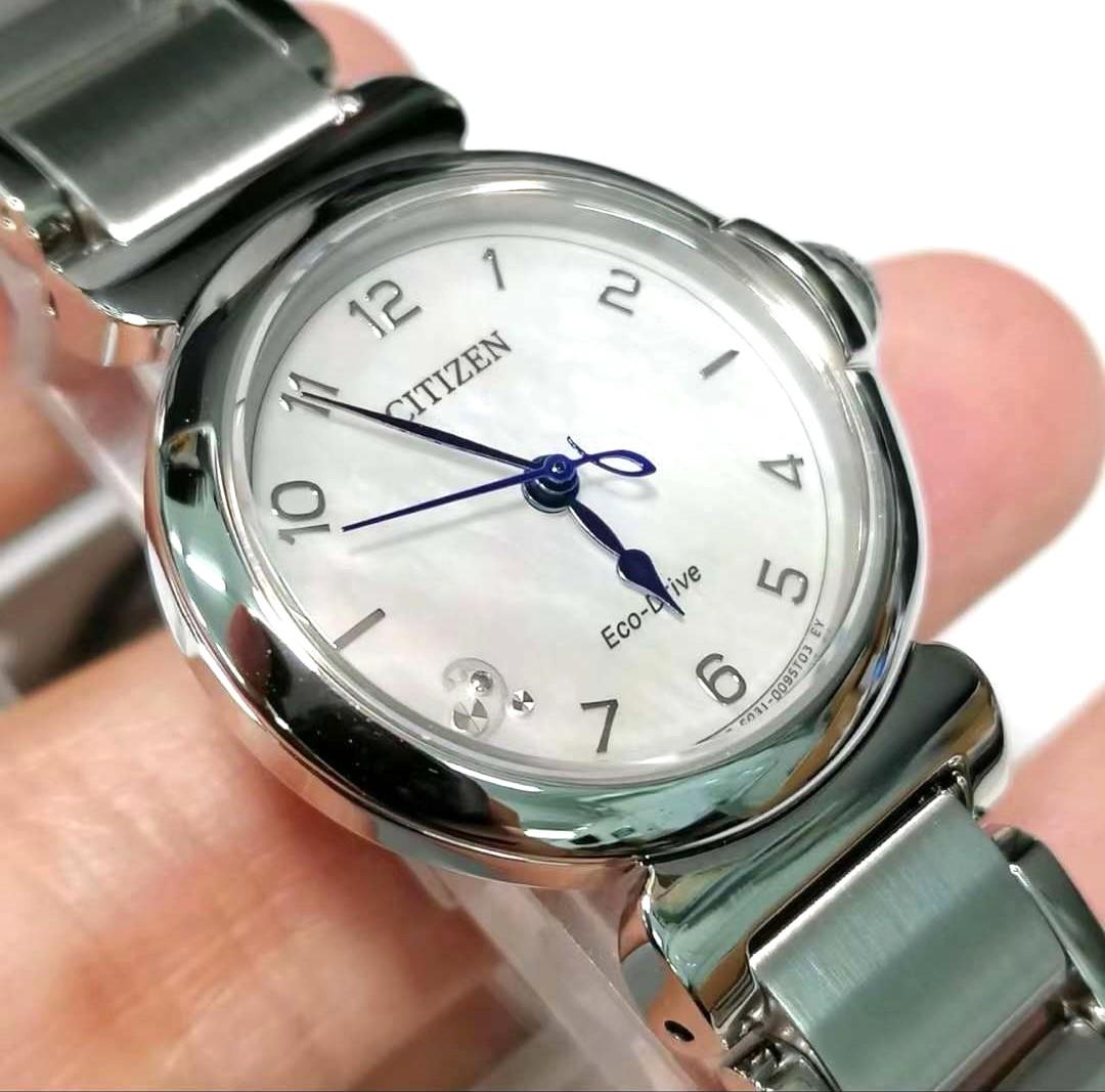 

Citizen Женские часы Eco-Drive EM1130-83D Solar из нержавеющей стали жемчужный