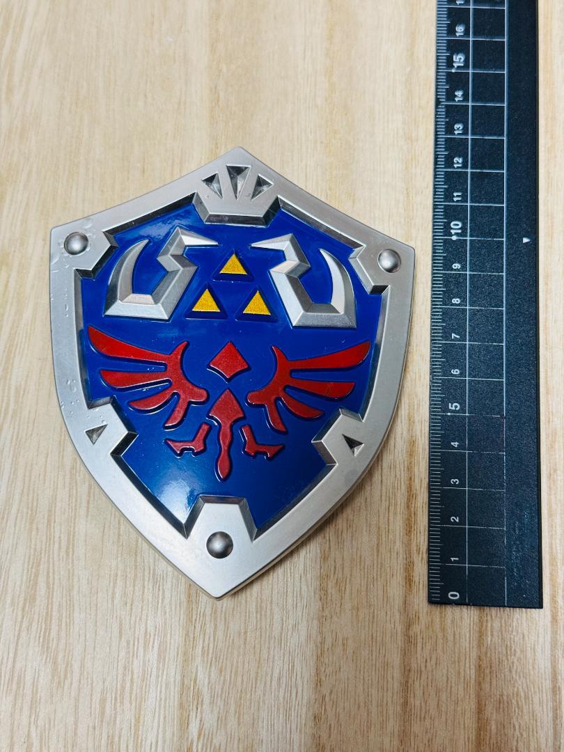 

[USED] 13cm Hylian Shield The Legend of Zelda Mini Weapon Keychain Accessory