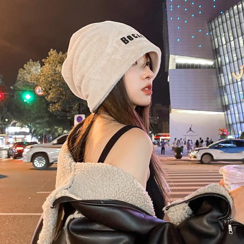 New Windproof Hat for Women's Versatile Letter Plush Pullover Hat for Winter and Winter Warm Student Ear Protection Hat
