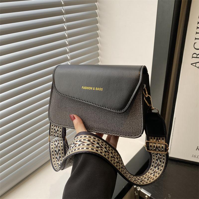 Tendance mode rétro été bandoulière large sac carré petit décontracté polyvalent sac à bandoulière messager sac pour femmes