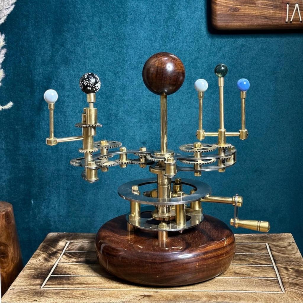 Orrery, Luksusowy Element Dekoracyjny Domu, Model Układu Słonecznego, Idealny Prezent dla Męża, Eleganckie Funkcjonalne Dzieło Sztuki Dekoracyjnej