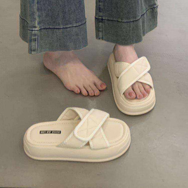 

Thick-bottomed muffin Velcro black slippers women s summer wear 2025 summer new fashion cool slippers 40