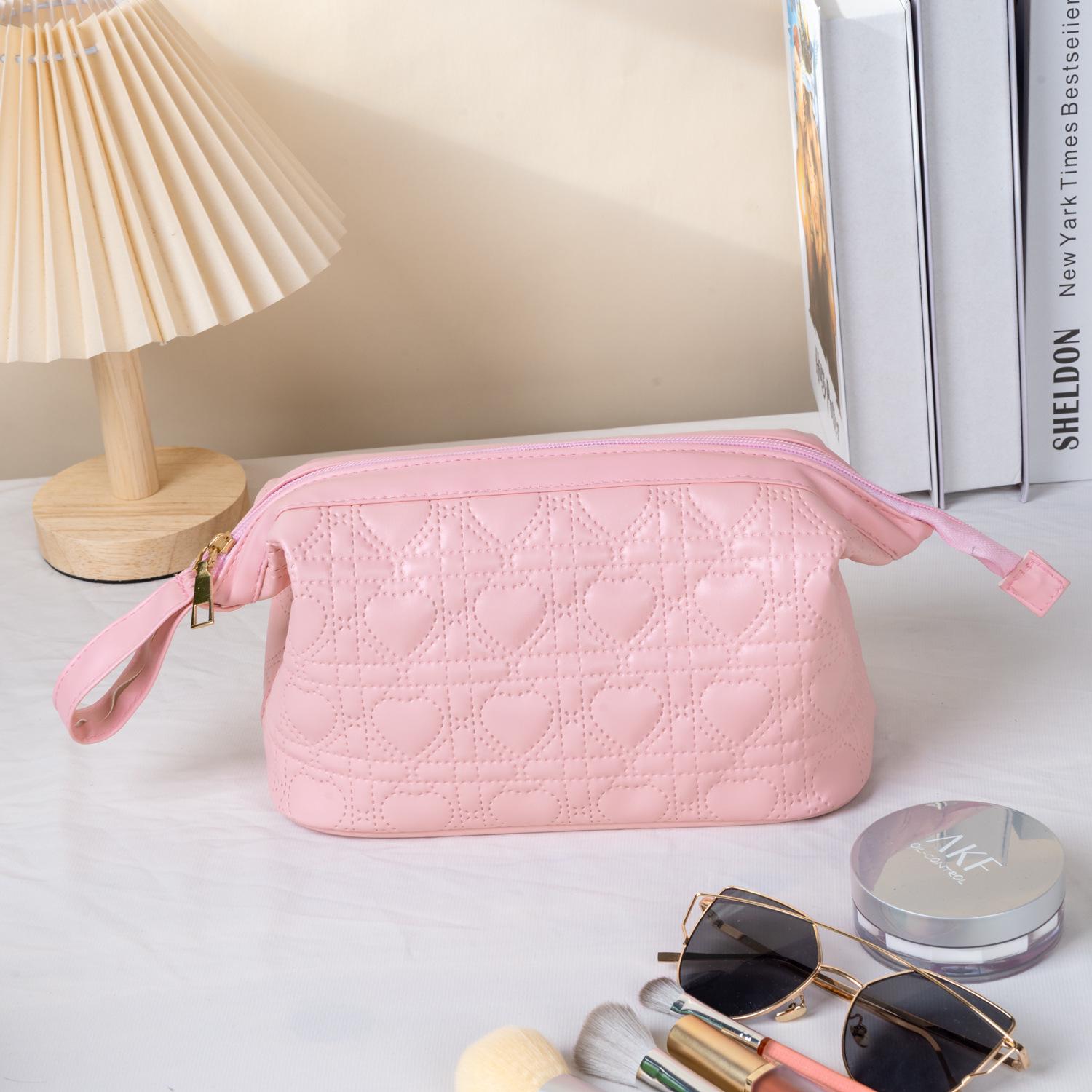 

Trendy Peach Heart PU Makeup Bag - 25 Years of European & American Fashion, Versatile & Portable for Travel розовый