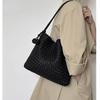 Handwoven Large-Capacity Tote: Spring/Summer 2026 Shoulder Bag for Daily Commute & Mother-Child Use