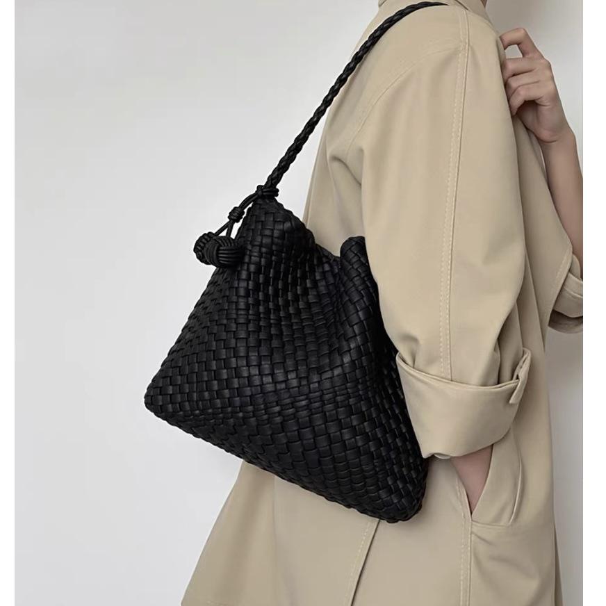 Handwoven Large-Capacity Tote: Spring/Summer 2026 Shoulder Bag for Daily Commute & Mother-Child Use