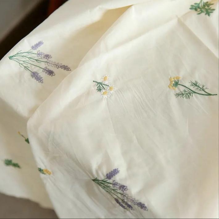 100% Cotton Embroidered Tablecloth, Floral Embroidery, Durable and Multi-Size Washable Table Cover for Party Picnic Home Decor, Wedding and Kitchen