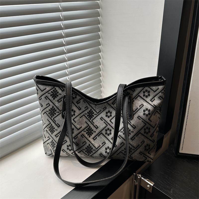 Large Capacity Tote Bag Fashion Trend Women's Shoulder Bag Commuter Versatile Student Class Handbag Women