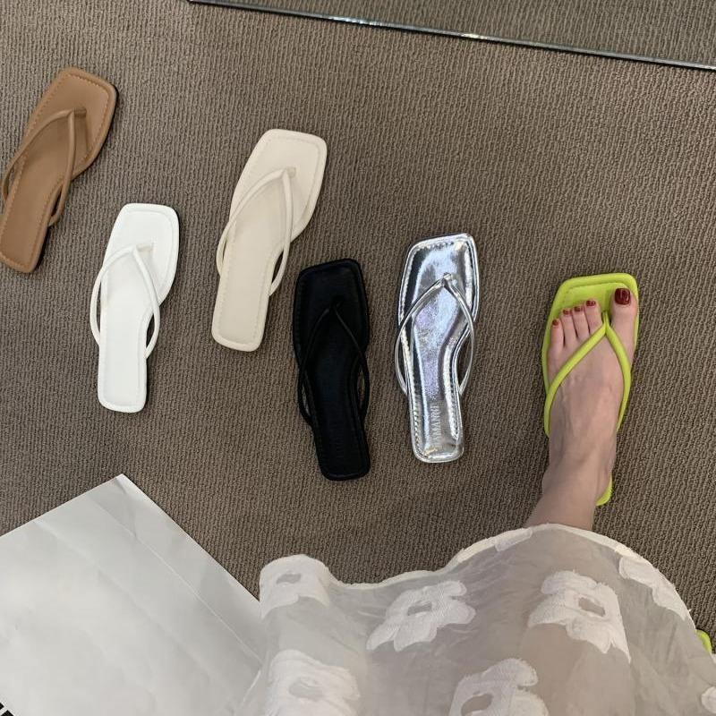 Flat-bottomed Silver Flip-flops Women's Shoes Summer 2025 New Niche Versatile Outer Wear Toe Beach Sandals