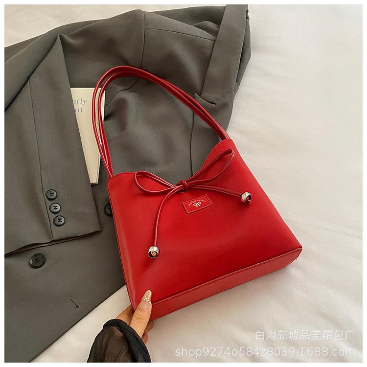 

Korean version niche bow tote bag women s 2025 new retro handbag fashionable versatile underarm shoulder bag червоний