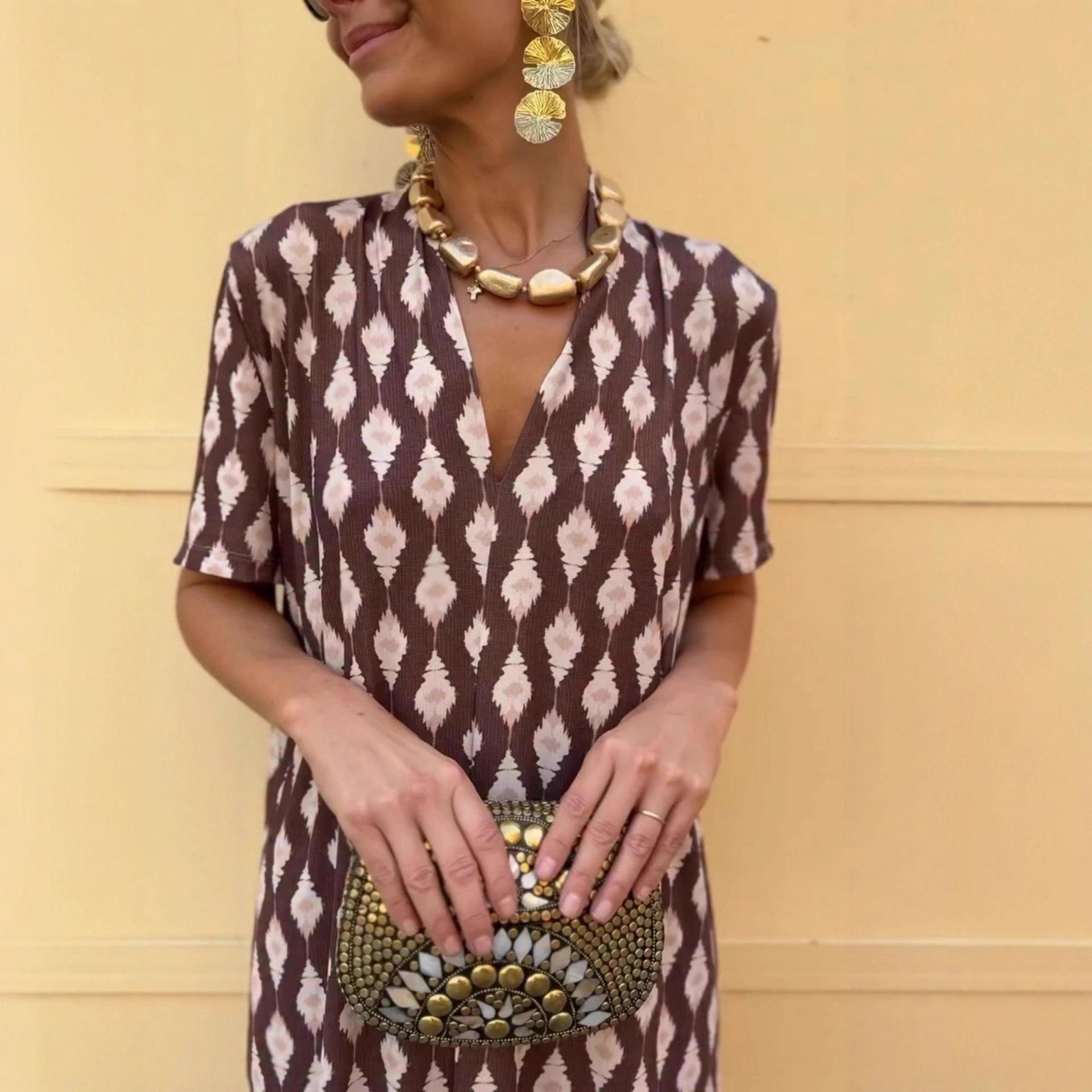 

Summer Loose Waist Short Sleeve Mid-Length V-Neck Dress with European & American Ethnic Print M