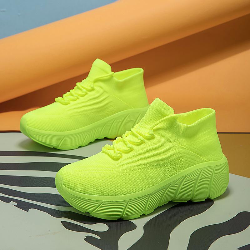 New casual single shoes large size soft sole breathable sports breathable shoes medium and low top socks shoes