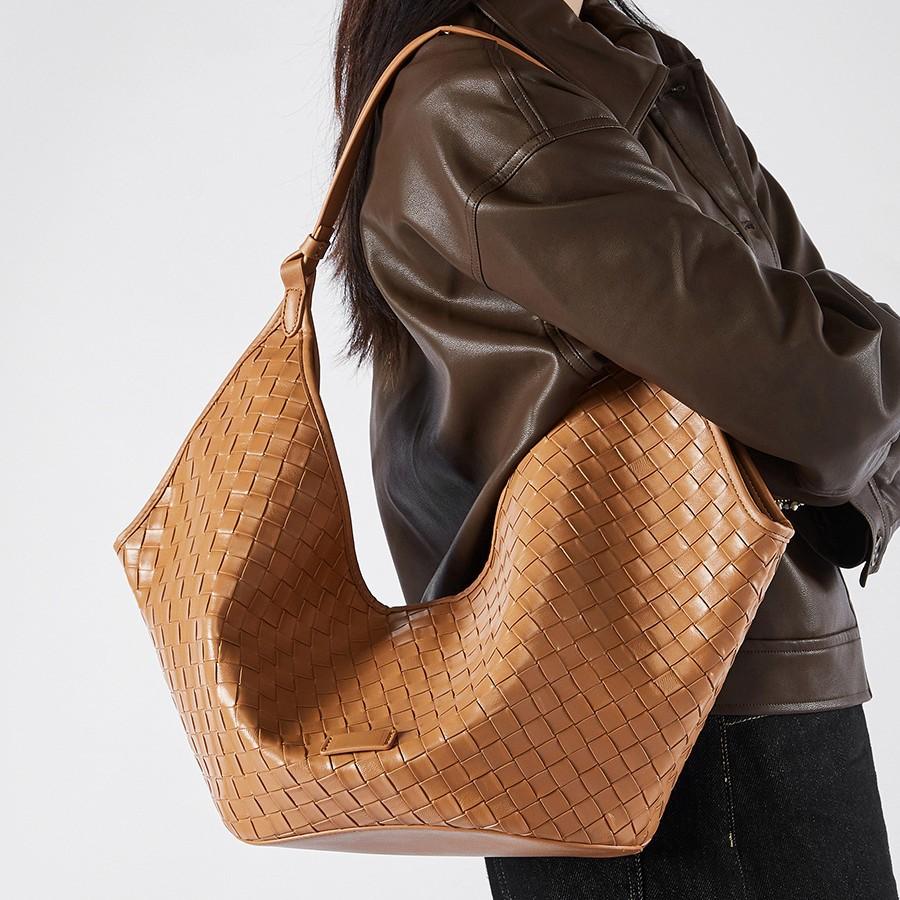 Cowhide Woven Women's Bag Versatile Diamond Commuter Big Bag Genuine Leather Large Capacity Shoulder Armpit Bag