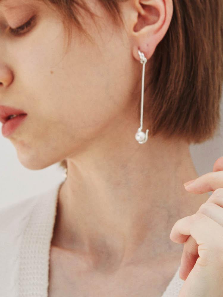 Elyona Anchor Hook Earring