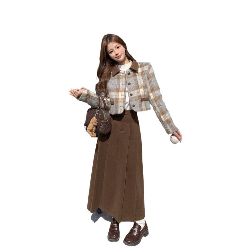 Women's 2024 Fashion: Two-Piece Wool Coat & Pleated Skirt Ensemble for Autumn/Winter