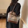 Large Capacity Bag Women's 2025 Autumn and Winter New Shoulder Bag Retro Texture Commuter Shoulder Bucket Bag