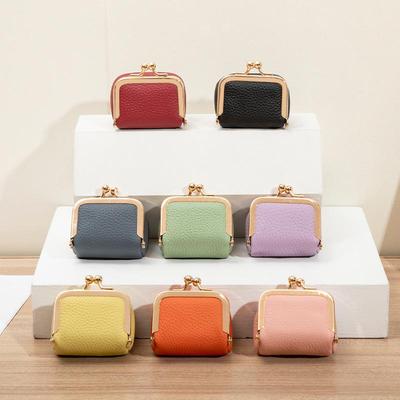 En stock: Mini Pochette à Bijoux en Cuir Véritable avec Fermoir Baiser pour Bagues, Boucles d'Oreilles, Colliers & Écouteurs