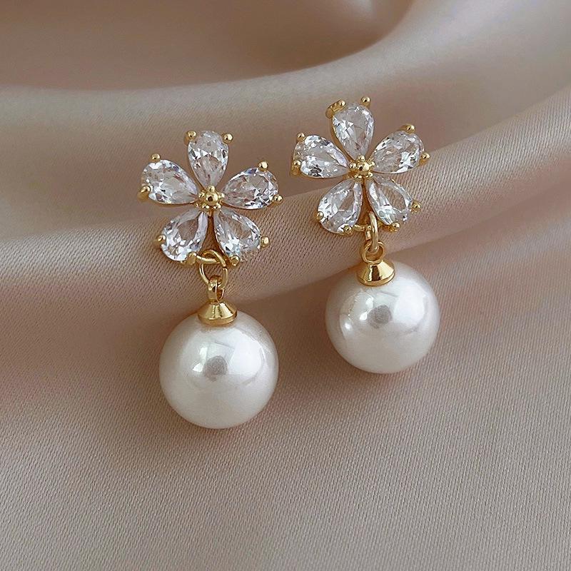 Elegant Crystal Flower Pearl Earrings - Exquisite 2022 Trend Design for Women
