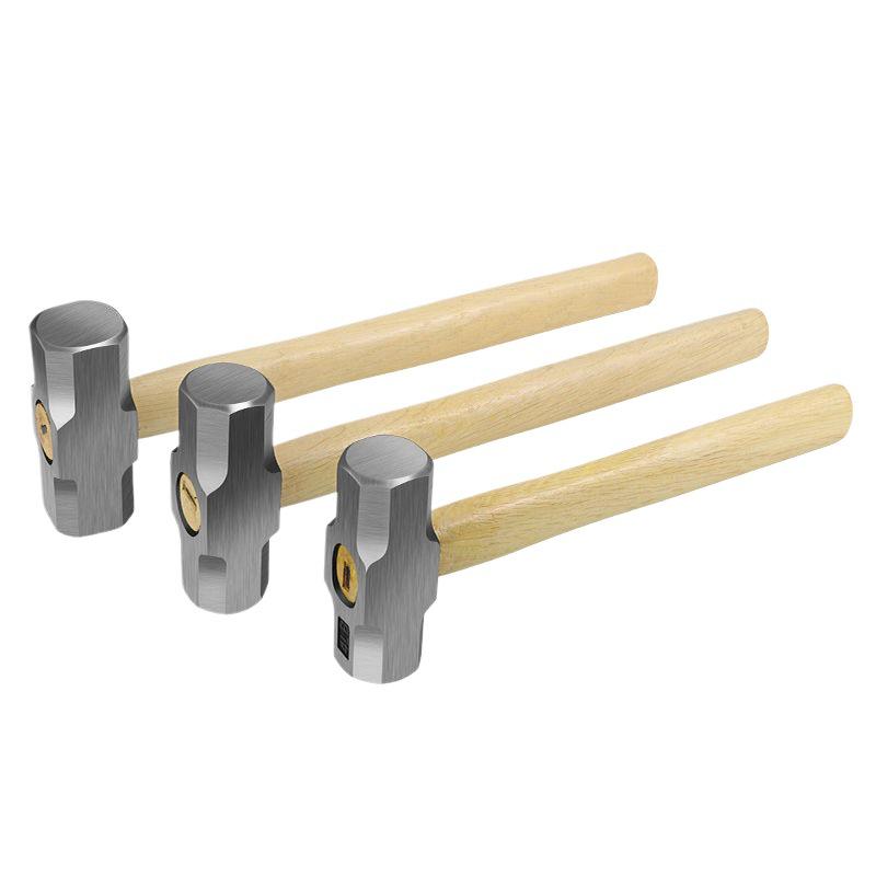 Osmihranné kladivo se čtvercovou hlavou s dřevěnou rukojetí, ideální pro těžké demoliční a zednické práce.