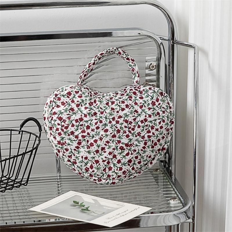 Fashionable Florals Print Heart Cosmetic Case Quilted Construction Spacious Toiletry Bag for Women Girls Travel