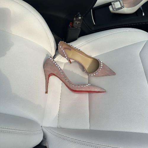 Мода 2025 Французский нюдово-розовый, усыпанный шипами, стилет, острый носок, боковые вырезы, замшевые элегантные туфли с красной подошвой, женские вулканизированные туфли 34