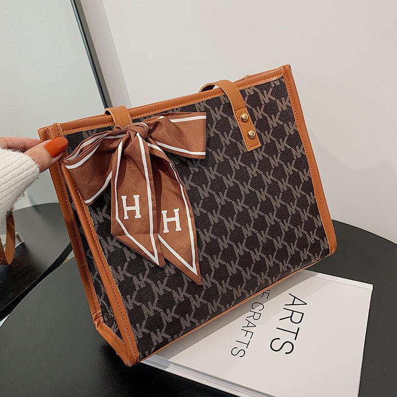 

Женский модный большой шелковый шарф-тоут на плечо 2022 года коричневый