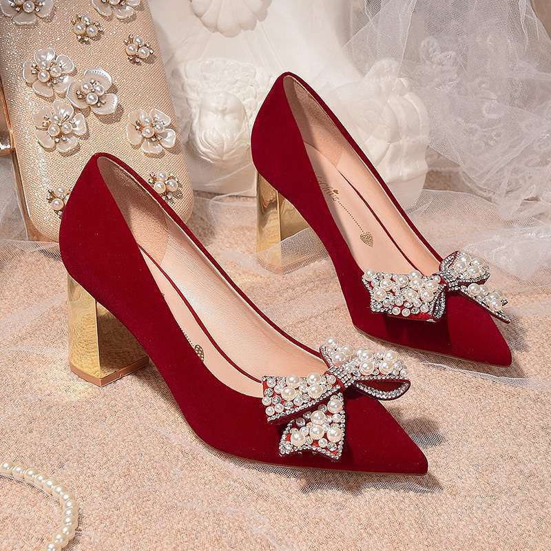 Red wedding shoes women's spring 2025 new flat-soled bride shoes are not tired, pregnant women can wear Xiuhe wedding dresses twice